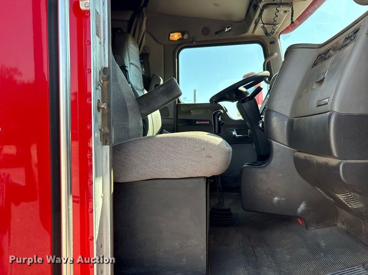image for item DT6712 2014 Kenworth T660 semi truck