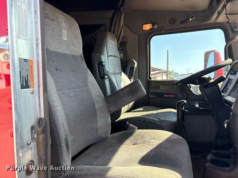 image for item DT6712 2014 Kenworth T660 semi truck