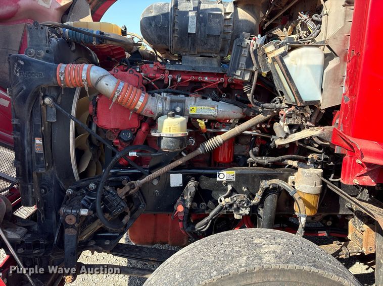 image for item DT6712 2014 Kenworth T660 semi truck