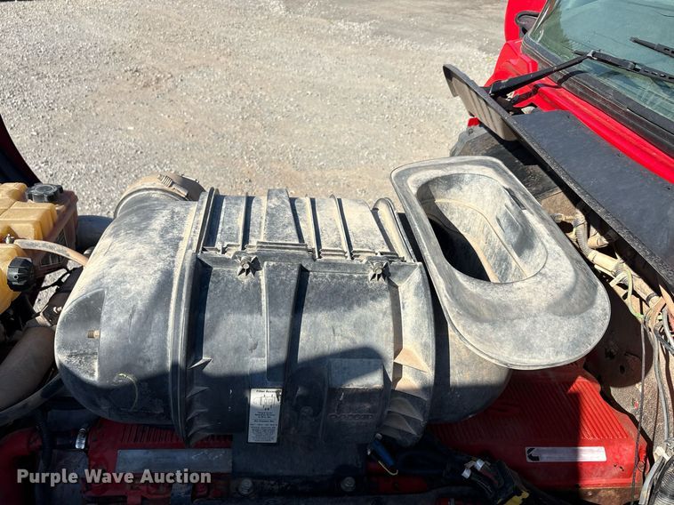 image for item DT6712 2014 Kenworth T660 semi truck