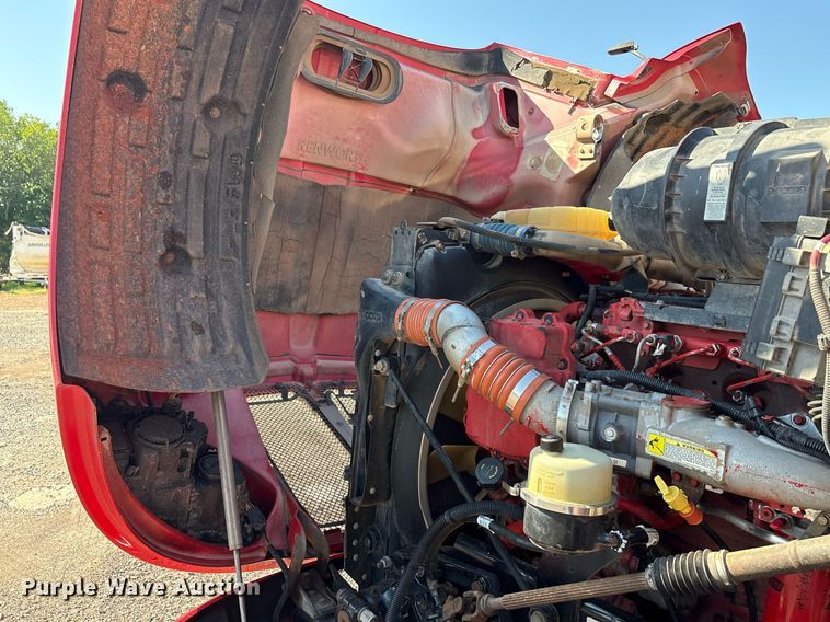 image for item DT6712 2014 Kenworth T660 semi truck