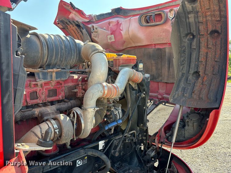 image for item DT6712 2014 Kenworth T660 semi truck