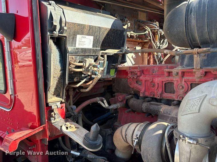 image for item DT6712 2014 Kenworth T660 semi truck