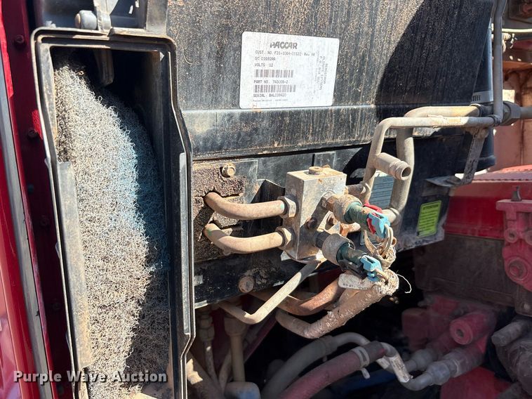 image for item DT6712 2014 Kenworth T660 semi truck