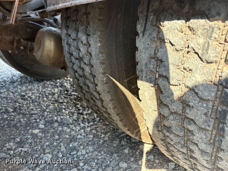 image for item DT6712 2014 Kenworth T660 semi truck