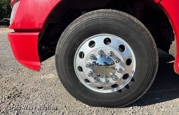 image for item DT6712 2014 Kenworth T660 semi truck