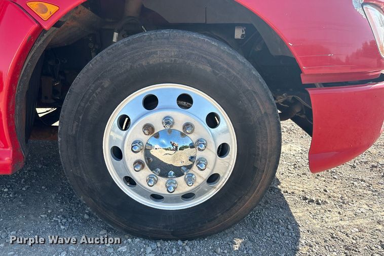 image for item DT6712 2014 Kenworth T660 semi truck