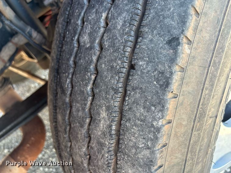 image for item DT6712 2014 Kenworth T660 semi truck