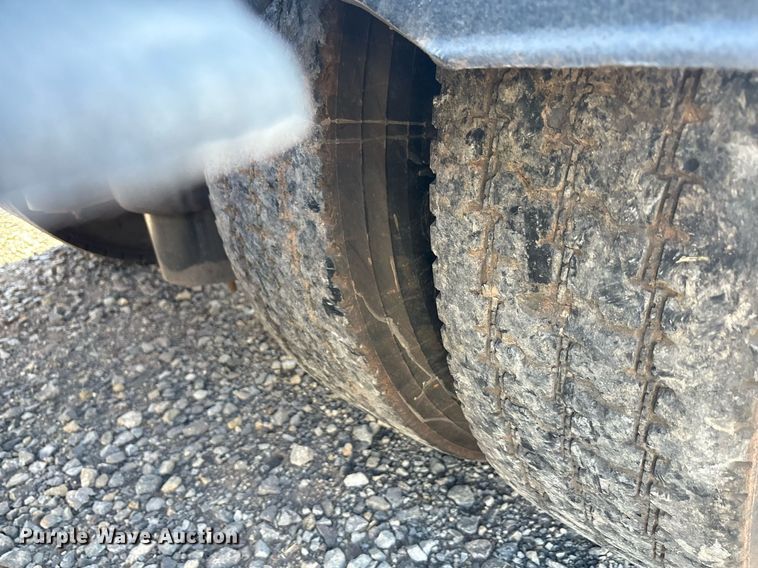 image for item DT6712 2014 Kenworth T660 semi truck