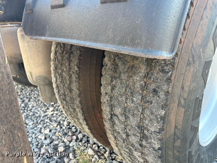 image for item DT6712 2014 Kenworth T660 semi truck