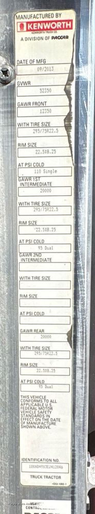 image for item DT6712 2014 Kenworth T660 semi truck