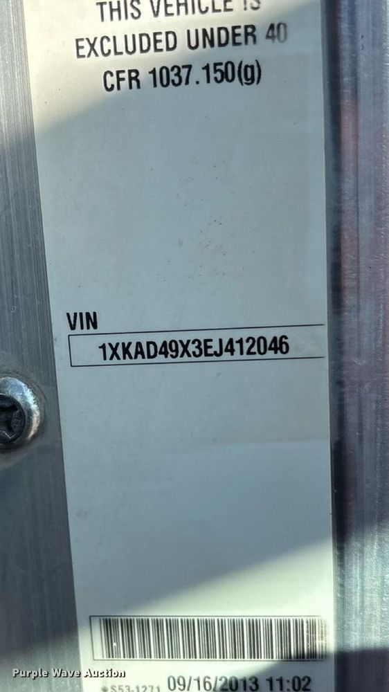 image for item DT6712 2014 Kenworth T660 semi truck