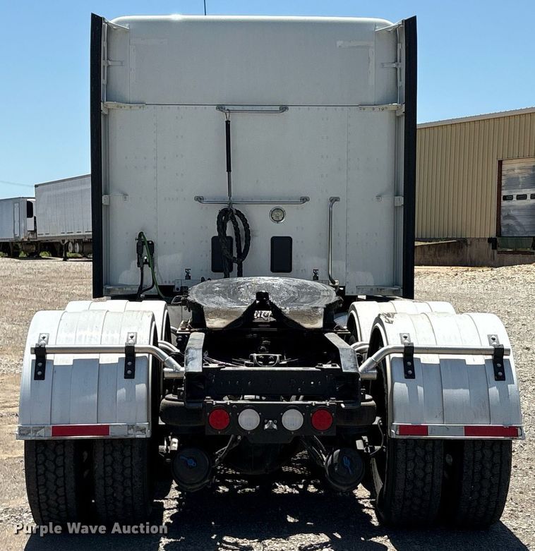 image for item DT6715 2020 Kenworth T680 semi truck