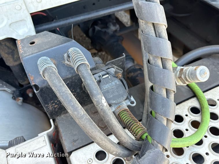 image for item DT6715 2020 Kenworth T680 semi truck