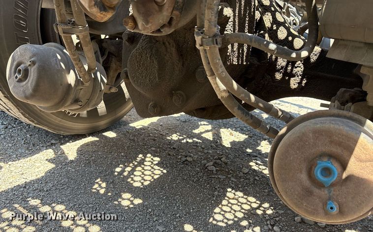 image for item DT6715 2020 Kenworth T680 semi truck