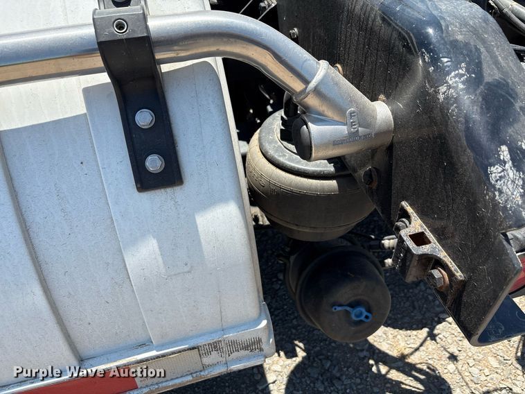 image for item DT6715 2020 Kenworth T680 semi truck