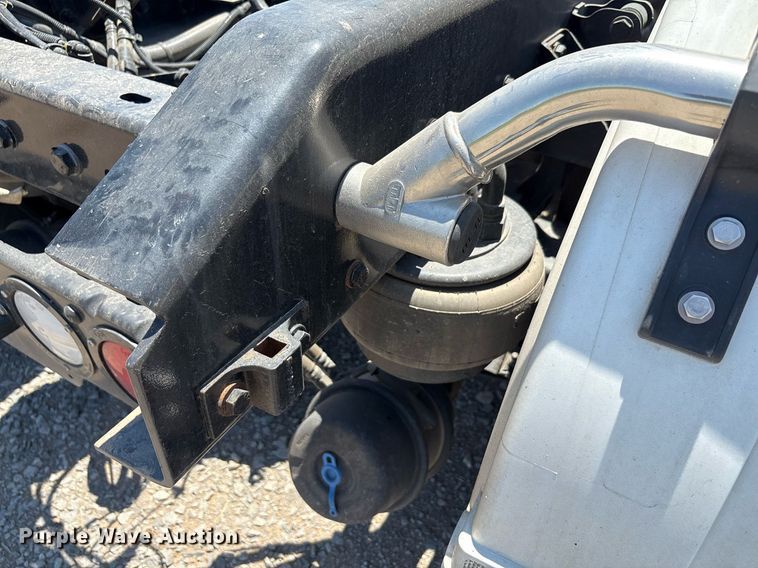 image for item DT6715 2020 Kenworth T680 semi truck