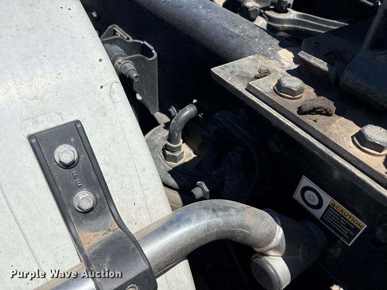 image for item DT6715 2020 Kenworth T680 semi truck