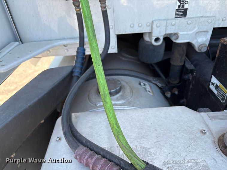 image for item DT6715 2020 Kenworth T680 semi truck