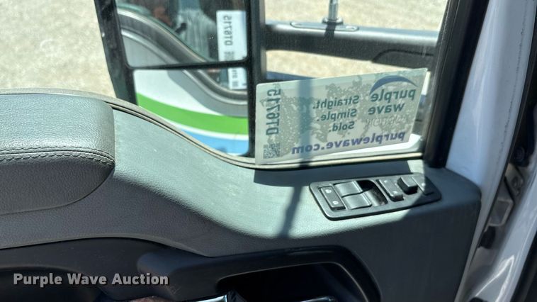 image for item DT6715 2020 Kenworth T680 semi truck