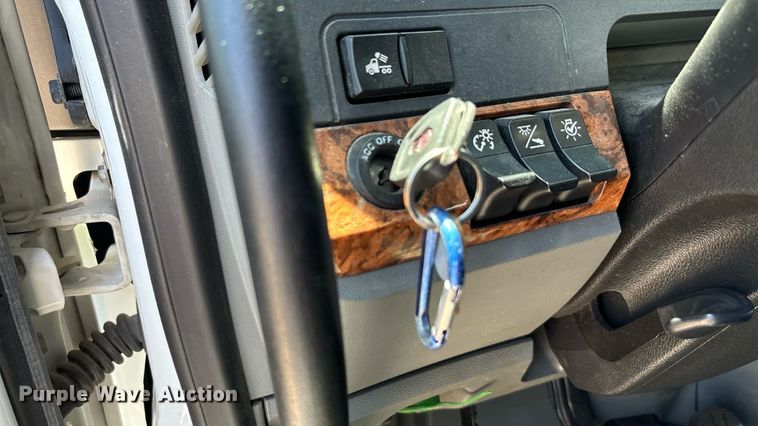 image for item DT6715 2020 Kenworth T680 semi truck