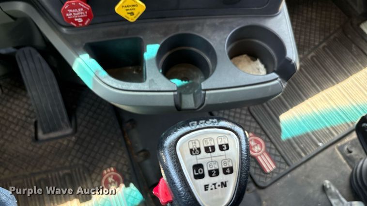 image for item DT6715 2020 Kenworth T680 semi truck