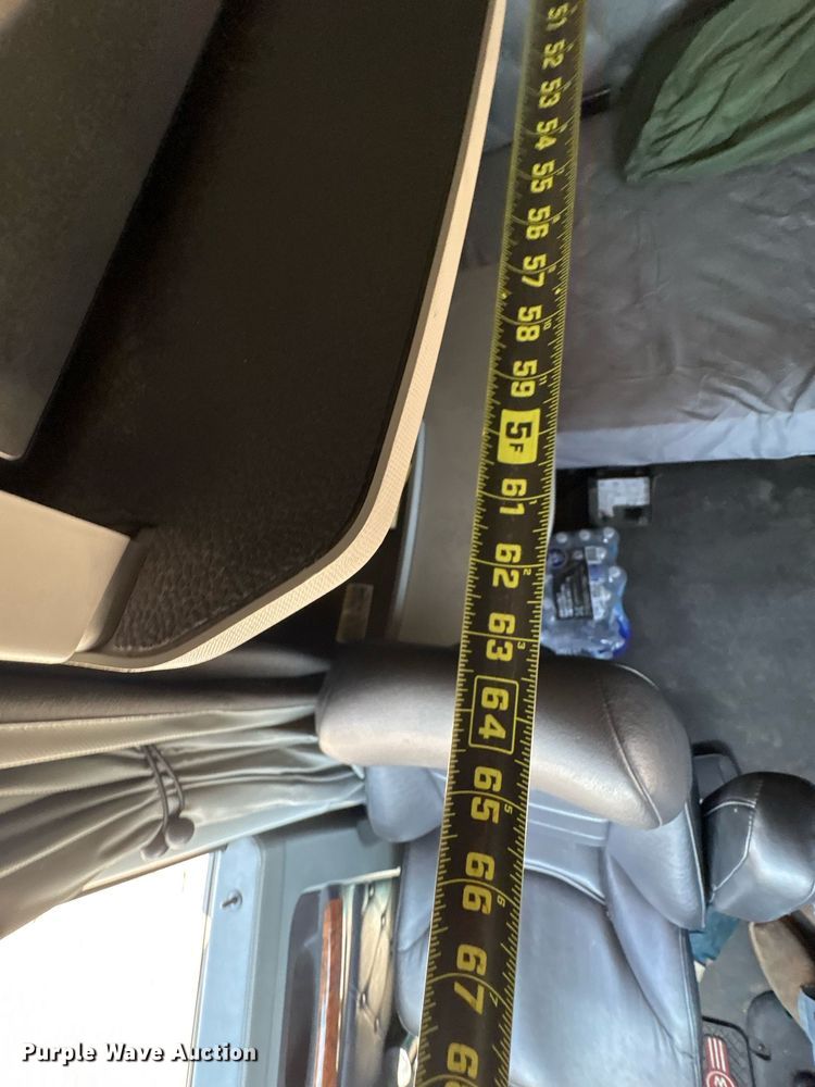 image for item DT6715 2020 Kenworth T680 semi truck