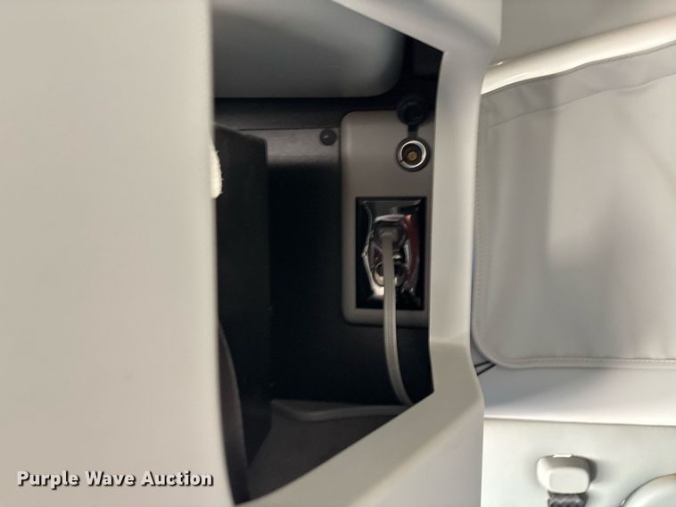 image for item DT6715 2020 Kenworth T680 semi truck