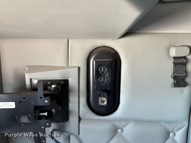 image for item DT6715 2020 Kenworth T680 semi truck