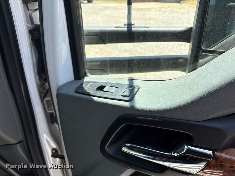 image for item DT6715 2020 Kenworth T680 semi truck