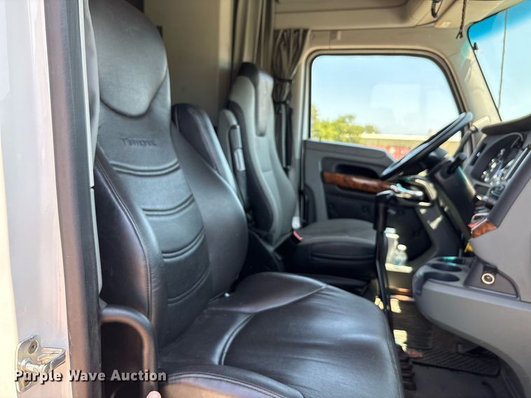 image for item DT6715 2020 Kenworth T680 semi truck