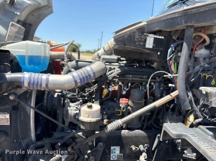 image for item DT6715 2020 Kenworth T680 semi truck
