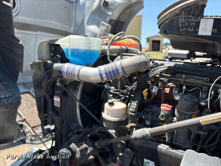 image for item DT6715 2020 Kenworth T680 semi truck