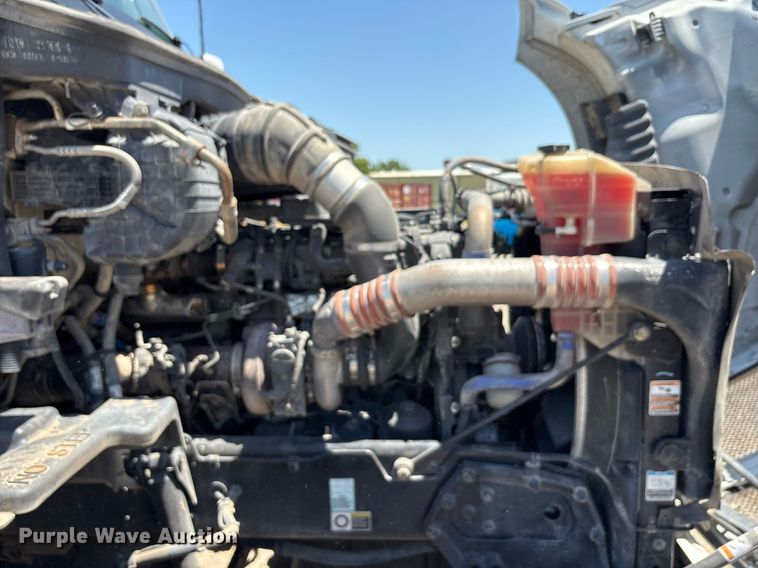 image for item DT6715 2020 Kenworth T680 semi truck