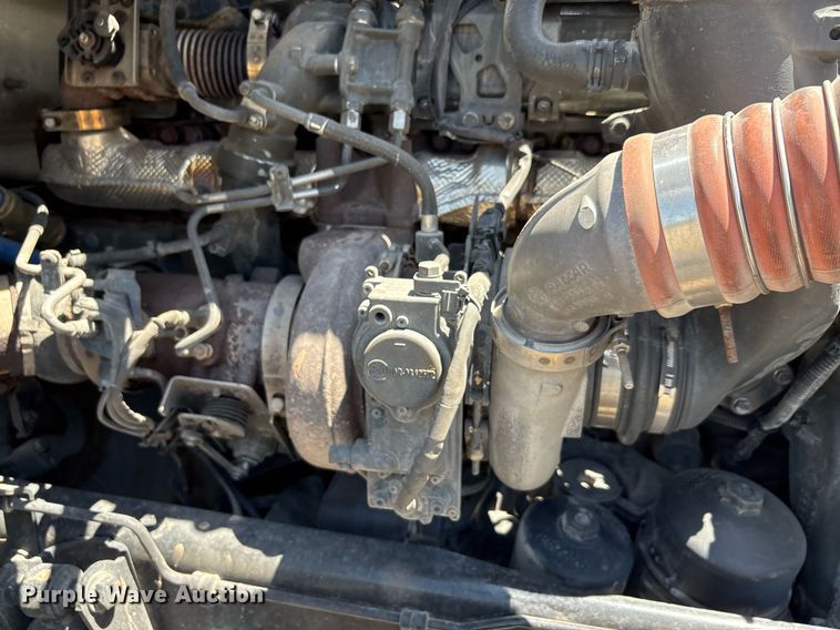 image for item DT6715 2020 Kenworth T680 semi truck