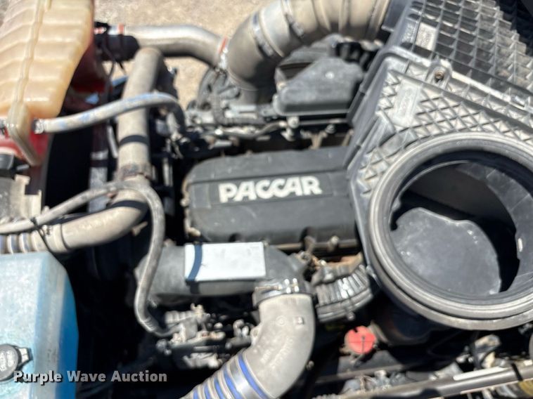 image for item DT6715 2020 Kenworth T680 semi truck