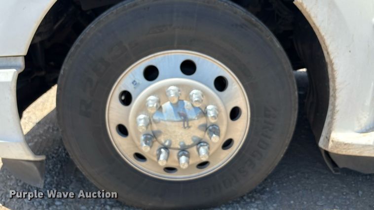 image for item DT6715 2020 Kenworth T680 semi truck