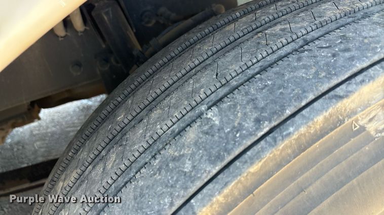 image for item DT6715 2020 Kenworth T680 semi truck