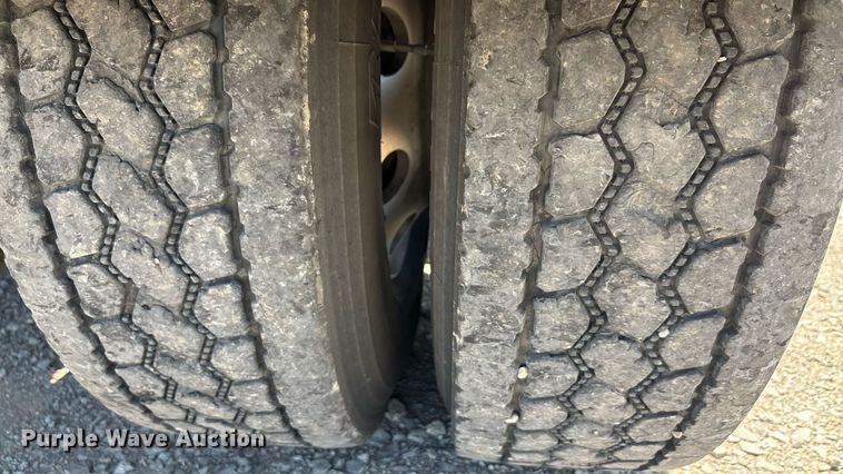 image for item DT6715 2020 Kenworth T680 semi truck