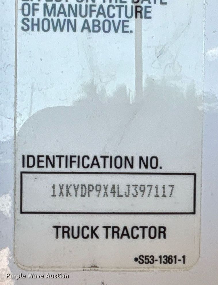 image for item DT6715 2020 Kenworth T680 semi truck