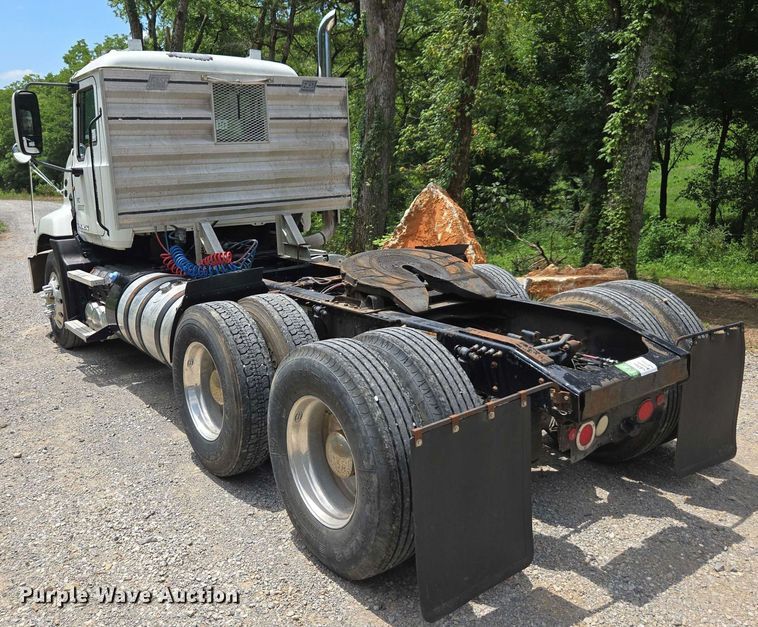 image for item DU7943 2014 Mack CXU613 semi truck