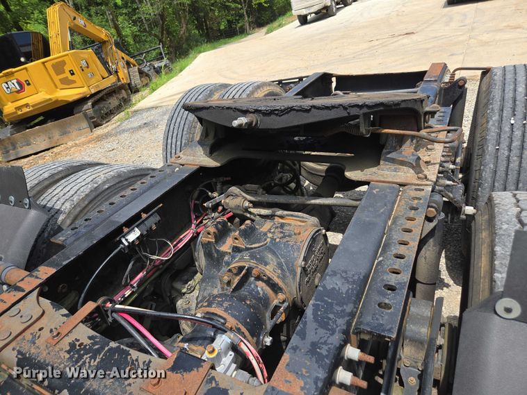 image for item DU7943 2014 Mack CXU613 semi truck