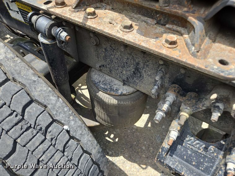 image for item DU7943 2014 Mack CXU613 semi truck