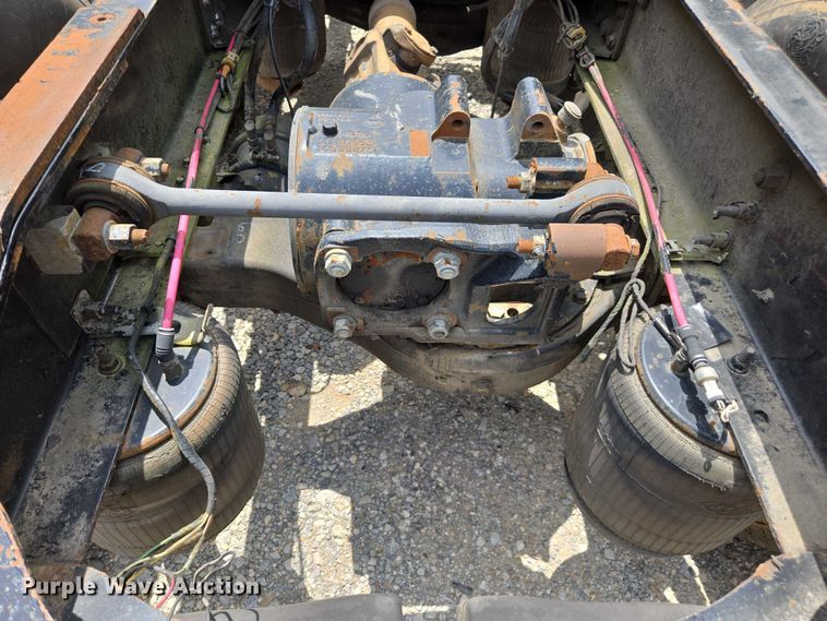 image for item DU7943 2014 Mack CXU613 semi truck