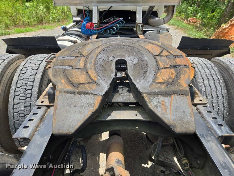 image for item DU7943 2014 Mack CXU613 semi truck