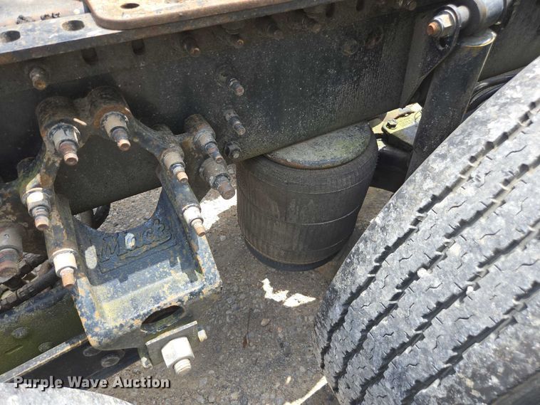 image for item DU7943 2014 Mack CXU613 semi truck