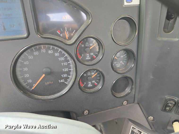 image for item DU7943 2014 Mack CXU613 semi truck