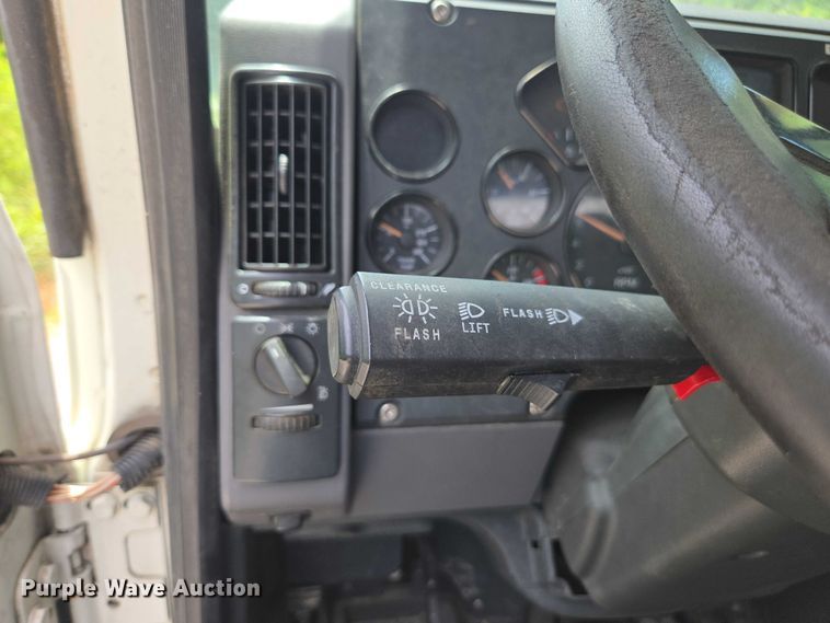 image for item DU7943 2014 Mack CXU613 semi truck