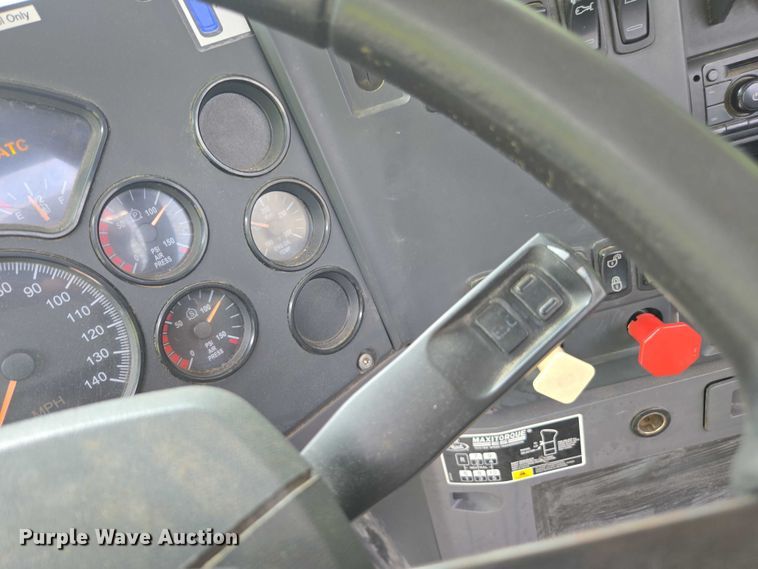 image for item DU7943 2014 Mack CXU613 semi truck