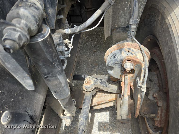 image for item DU7943 2014 Mack CXU613 semi truck